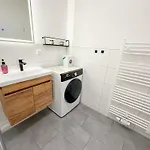 Apartman Moin - Mit Balkon & Parkplatz, Wifi Und Tv