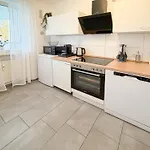 Moin - Mit Balkon & Parkplatz, Wifi Und Tv Apartman *