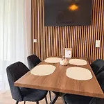 Moin - Mit Balkon & Parkplatz, Wifi Und Tv Apartman *