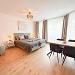 Apartman Moin - Mit Balkon & Parkplatz, Wifi Und Tv