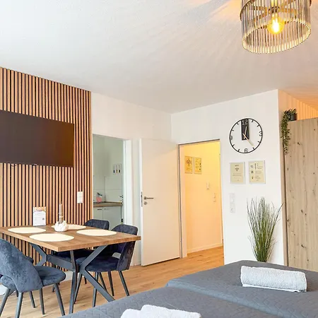 Moin - Mit Balkon & Parkplatz, Wifi Und Tv * 오스테르홀츠샤름베크