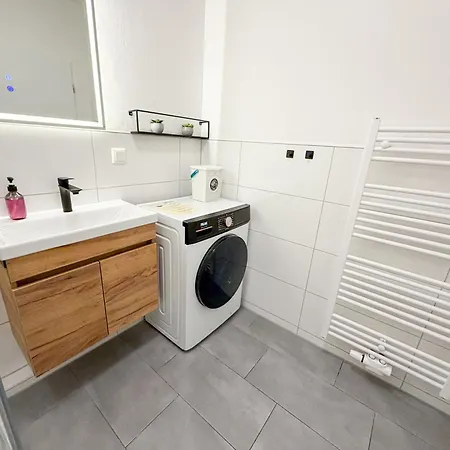 Apartment Modernes Mit Balkon&parkplatz, Wifi- K#1