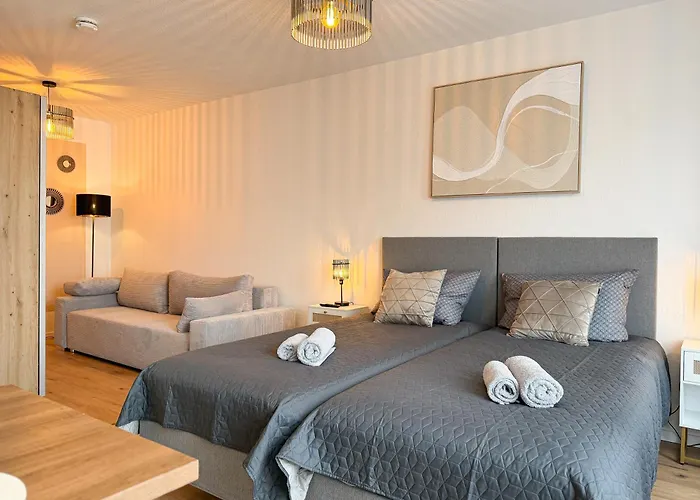 アパート Modernes Mit Balkon & Parkplatz, Wifi- K#1