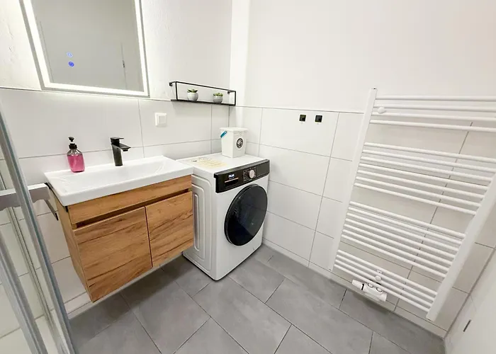 アパート Modernes Mit Balkon & Parkplatz, Wifi- K#1