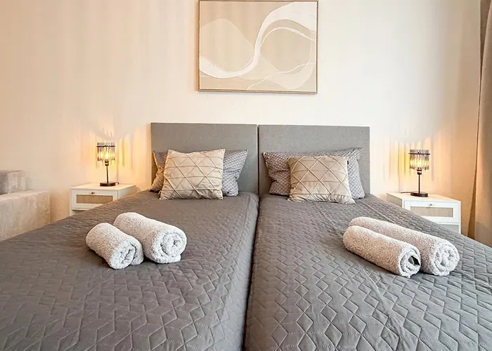 Modernes Mit Balkon & Parkplatz, Wifi- K#1 アパート *