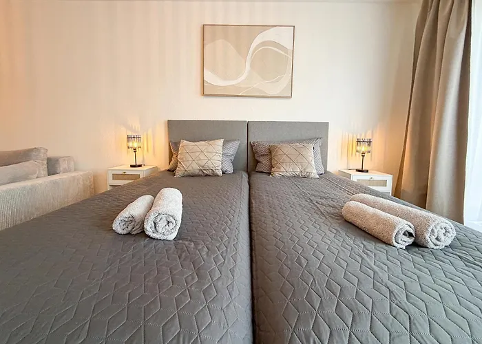 Modernes Mit Balkon & Parkplatz, Wifi- K#1 アパート *